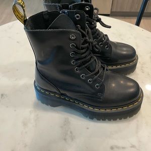 Doc Martens-size 6, platform sole